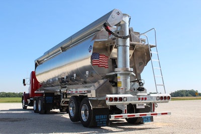 Patriot XL Series Bulk Feed Trailer