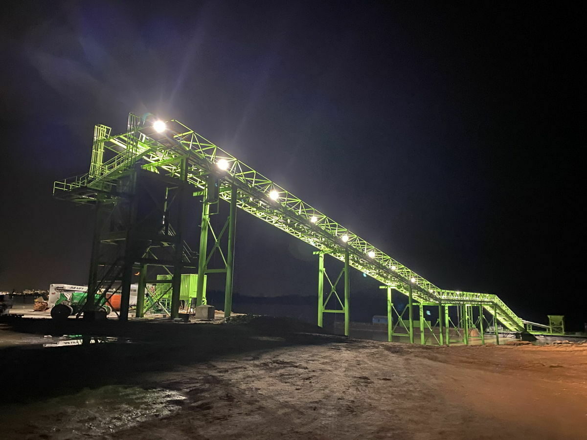 GROWMARK-CONVEYOR-AT-NIGHT